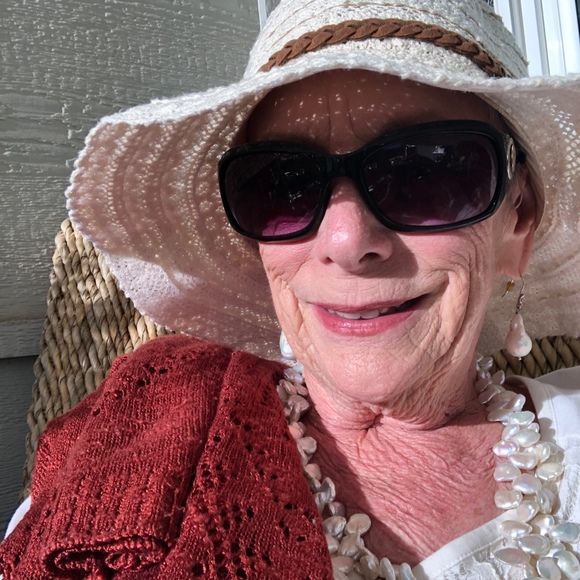 Meet your Posher, Cindy - Picture 1 of 1